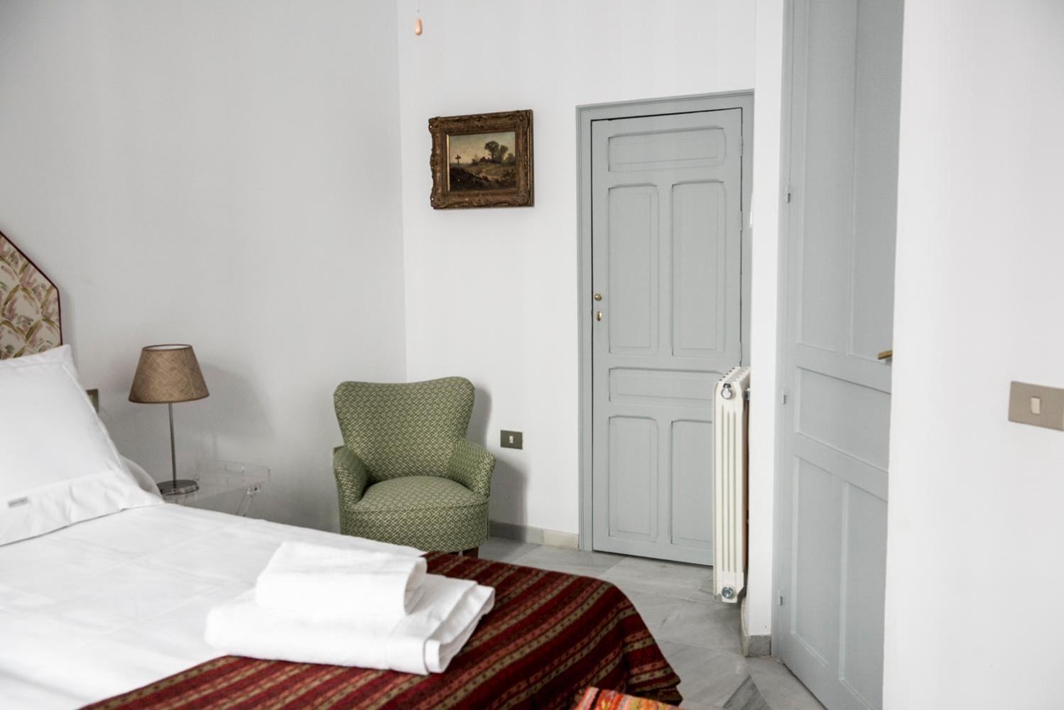 Palacio Marmoles Seville Room photo